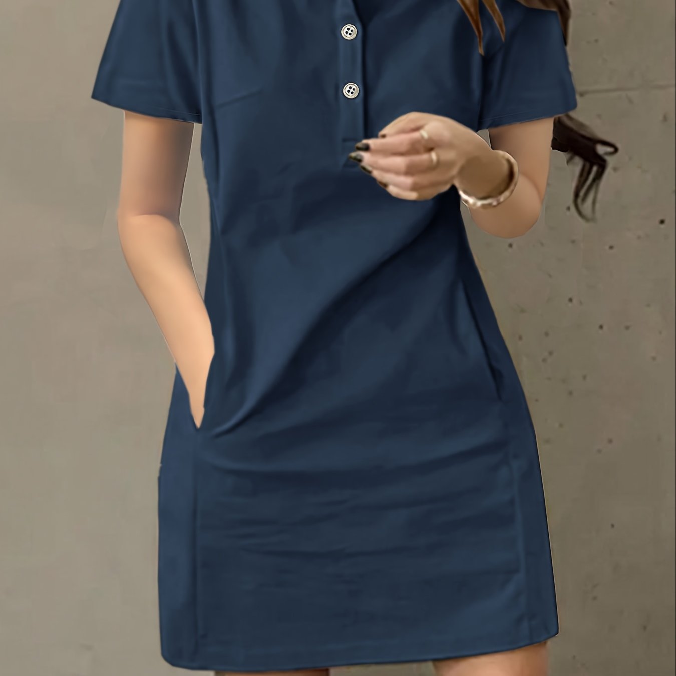 Vestido camisero azul marino con mangas cortas