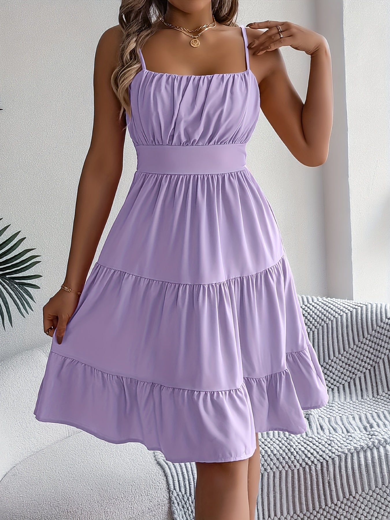 Vestido de tirantes casual y elegante con encaje decorativo