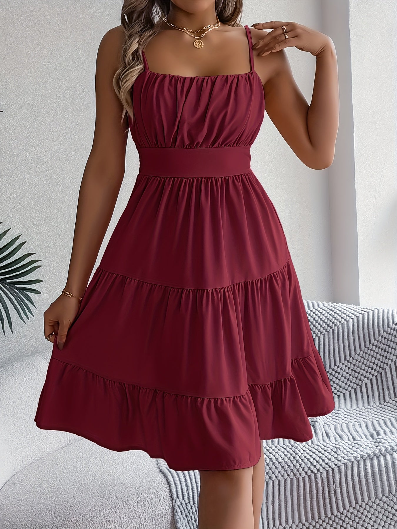 Vestido de tirantes casual y elegante con encaje decorativo