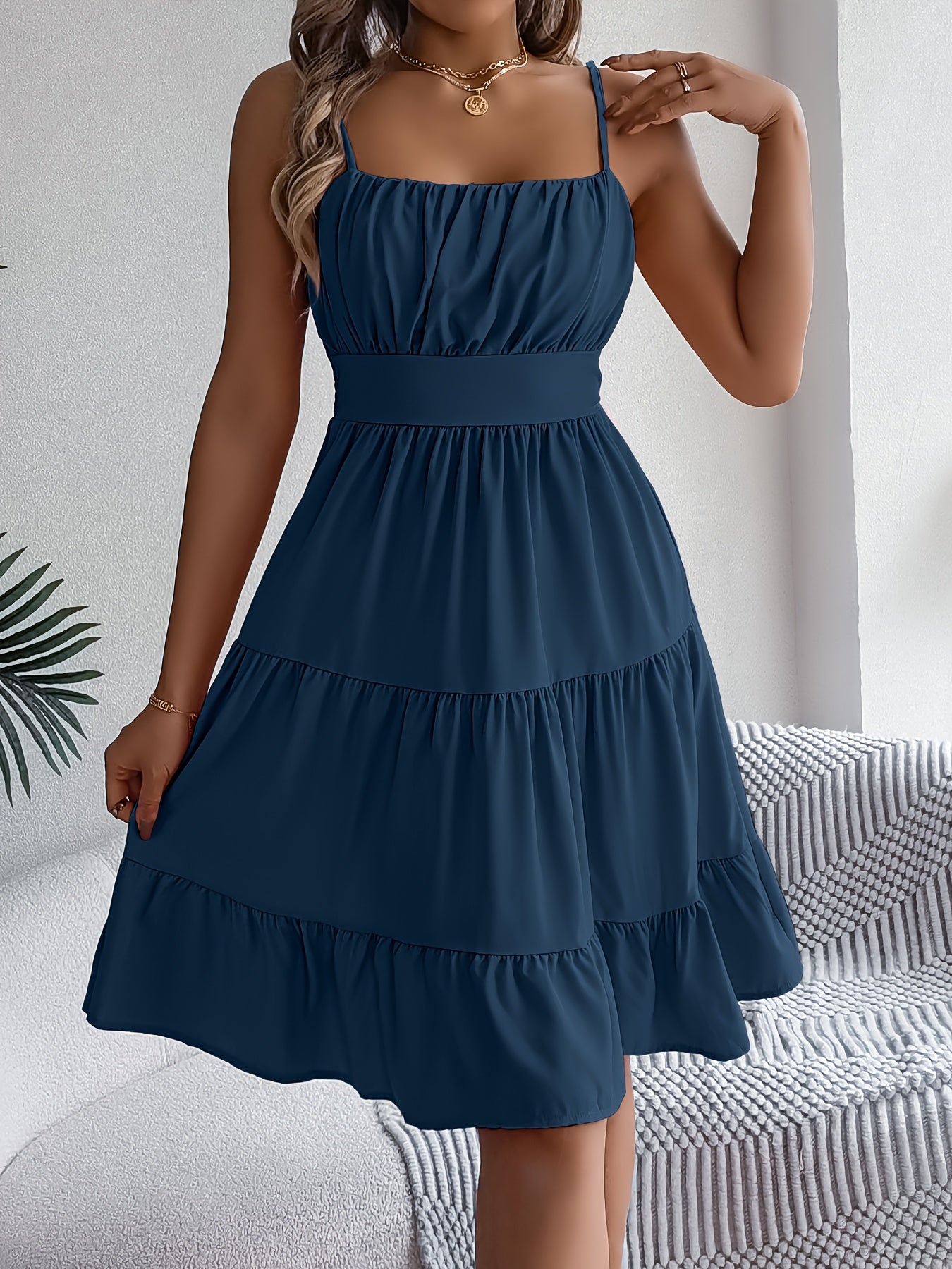Vestido de tirantes casual y elegante con encaje decorativo
