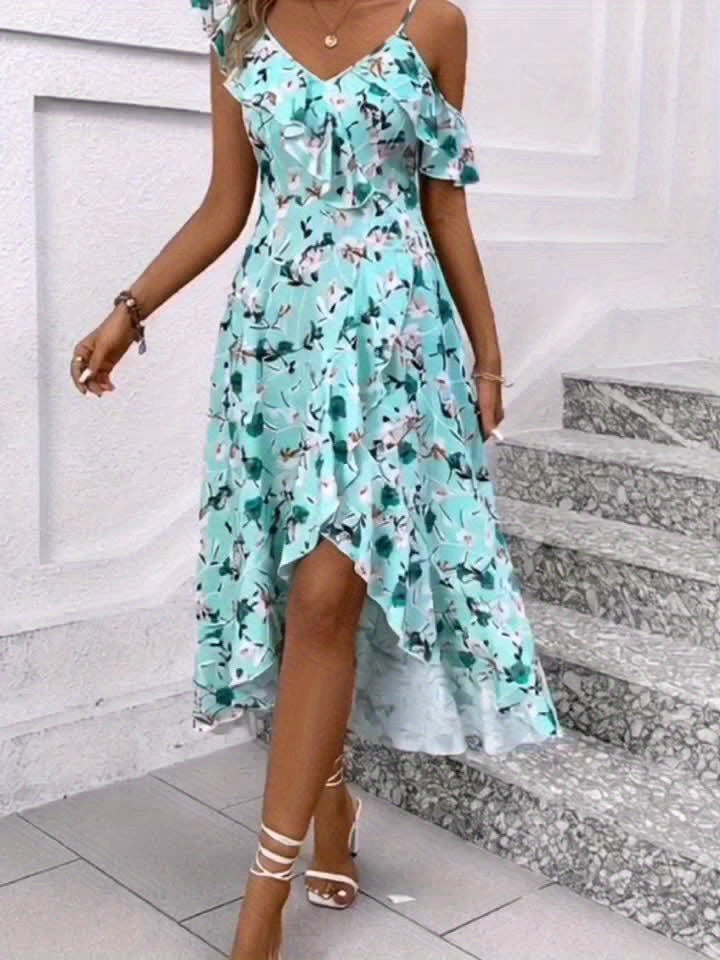 Vestido de verano ligero y a la moda con estampado floral y corte asimétrico