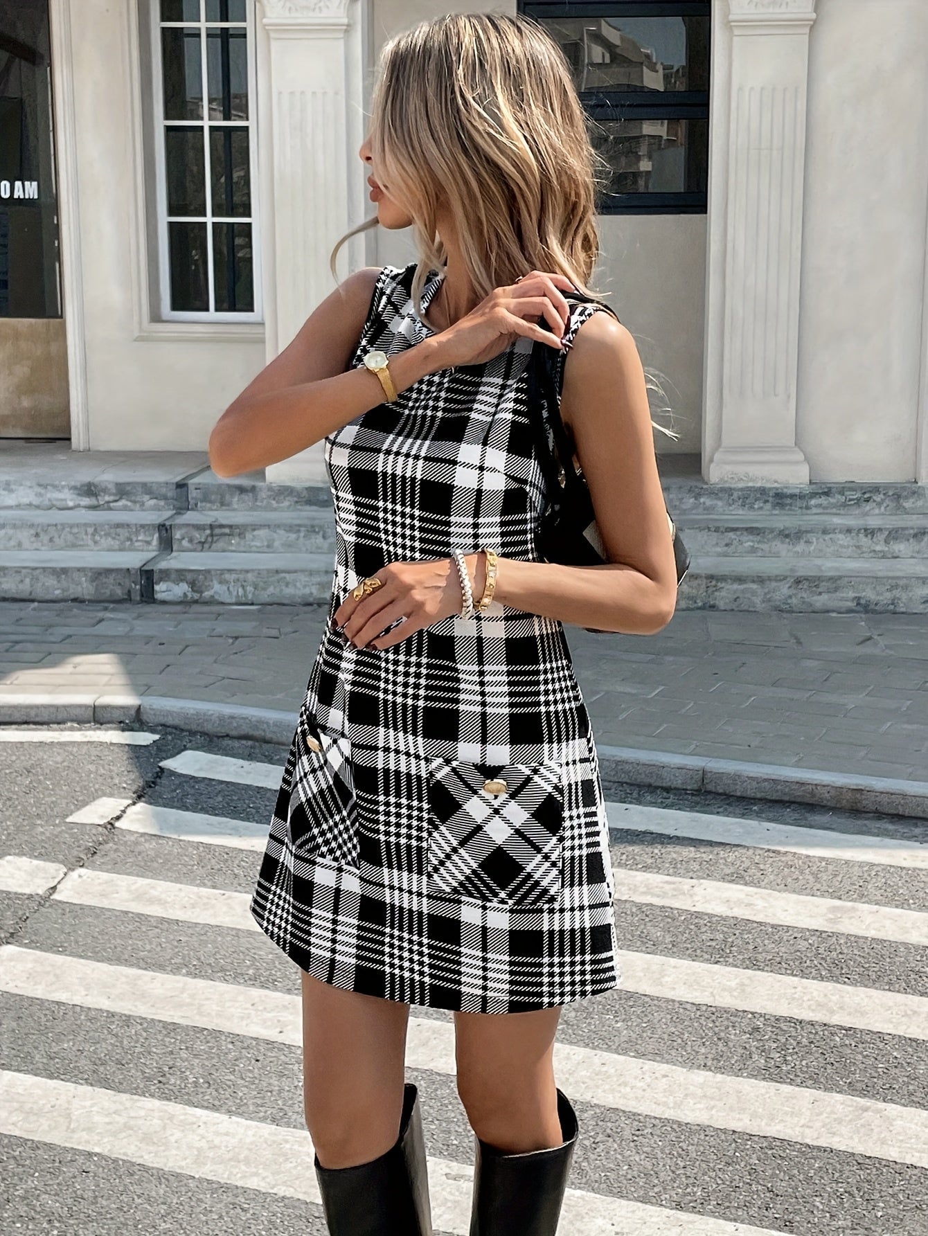 Vestido de mujer con estampado de cuadros y bolsillos – Corte en línea A
