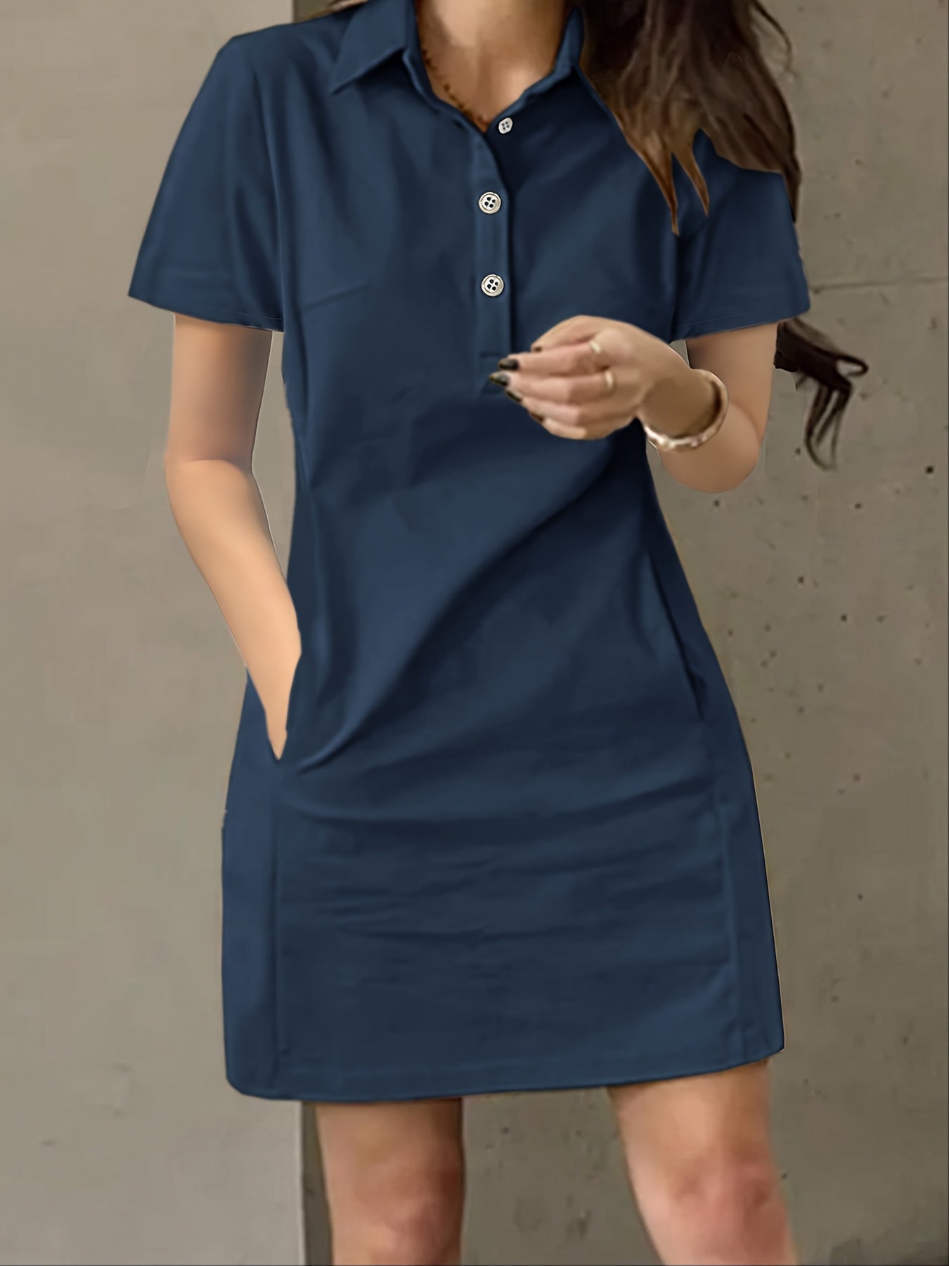 Vestido camisero azul marino con mangas cortas