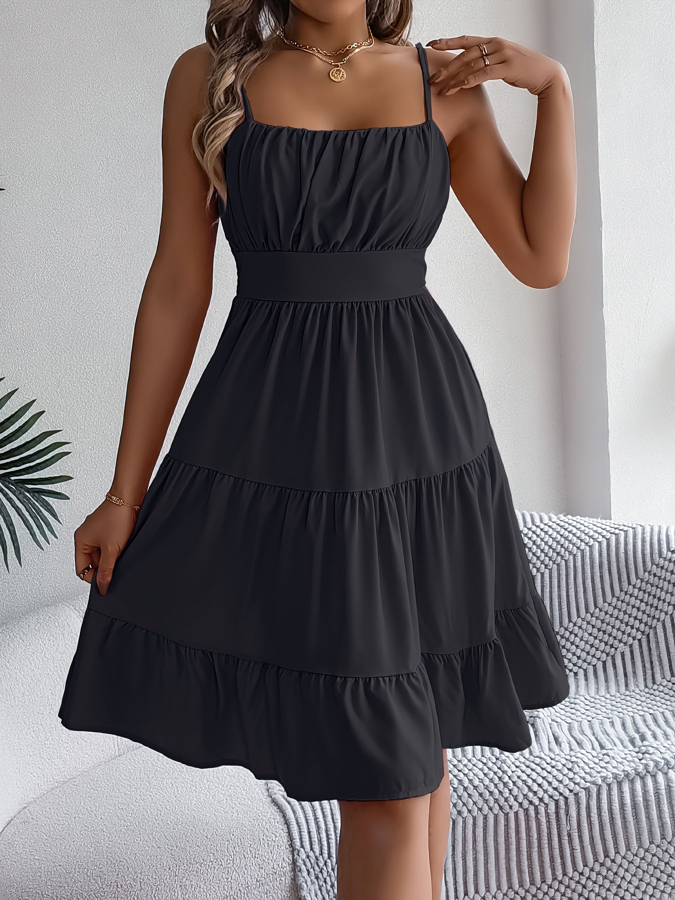 Vestido de tirantes casual y elegante con encaje decorativo