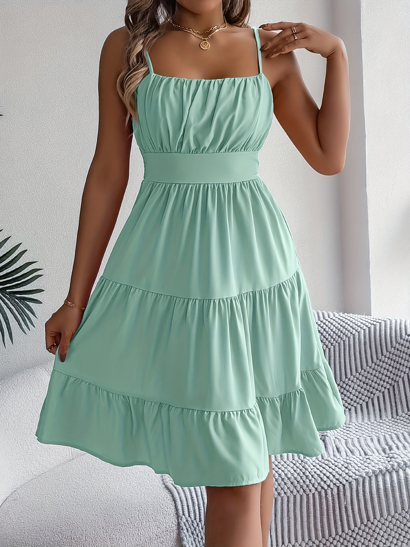 Vestido de tirantes casual y elegante con encaje decorativo