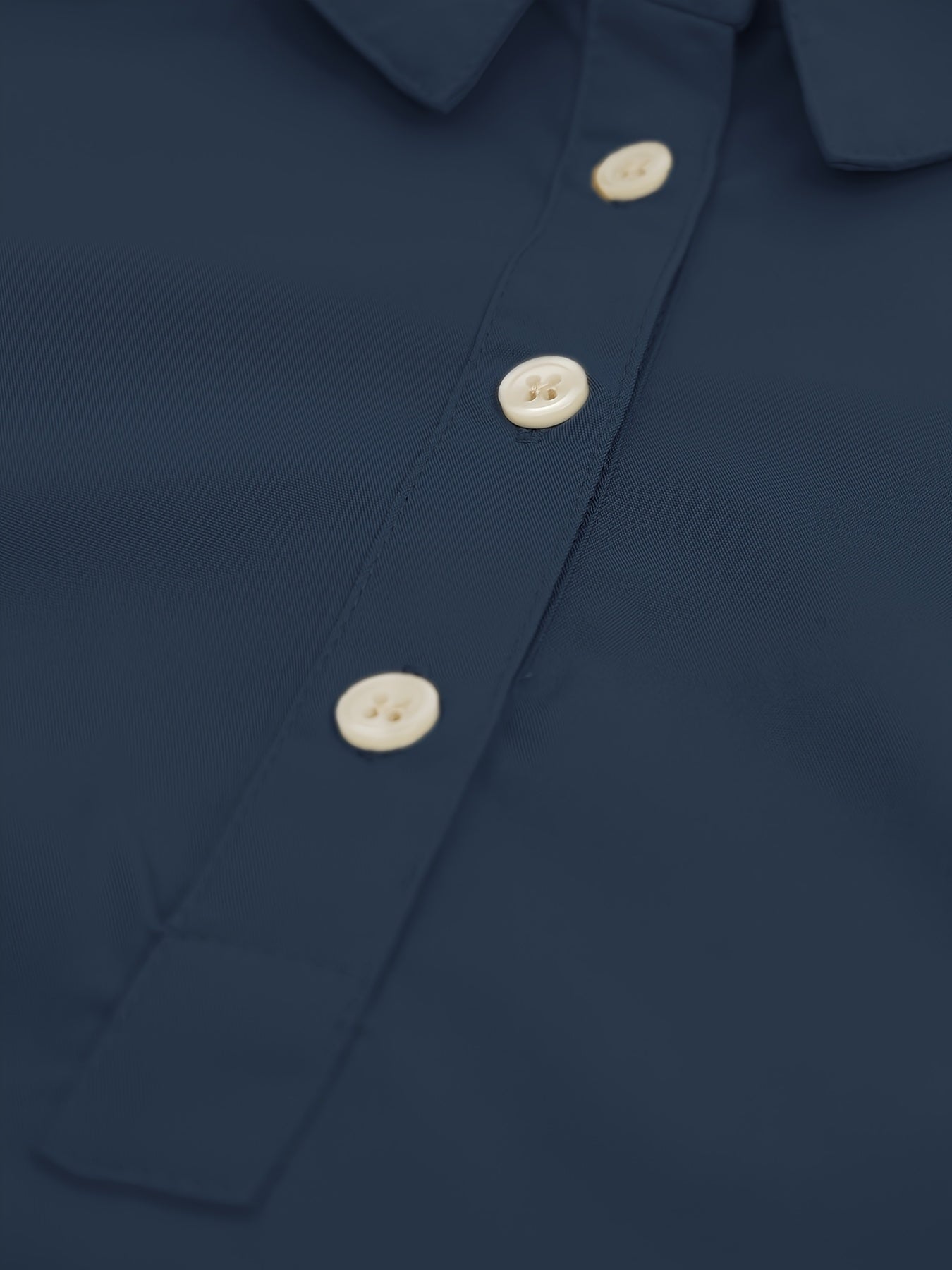 Vestido camisero azul marino con mangas cortas