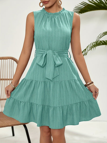Vestido moderno sin mangas con volantes y flecos