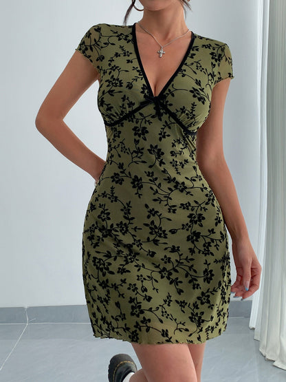 Vestido mini elegante con estampado floral y escote en V para mujer