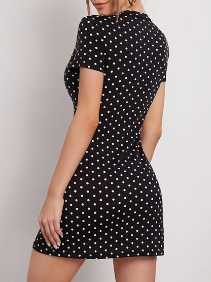 Vestido tipo camiseta negro de punto con lunares – sencillo y cómodo