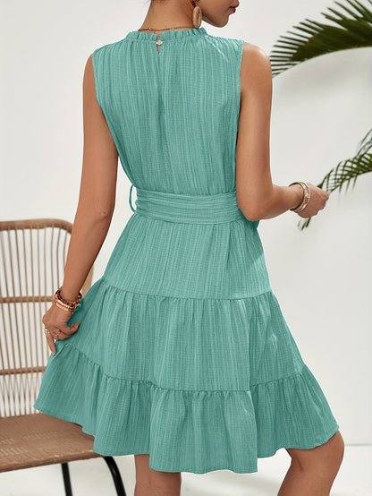 Vestido moderno sin mangas con volantes y flecos
