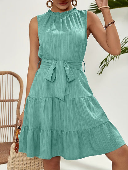 Vestido moderno sin mangas con volantes y flecos