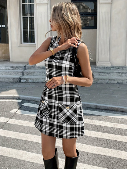 Vestido de mujer con estampado de cuadros y bolsillos – Corte en línea A