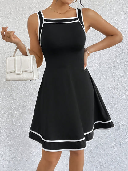 Vestido Elegante Negro sin Mangas con Ribete Blanco en Contraste